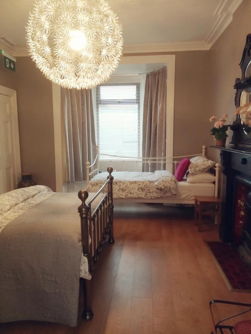 The Village Rooms Dundalk Exteriör bild